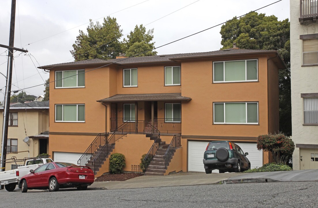 2583-2589 Ivy Dr in Oakland, CA - Building Photo