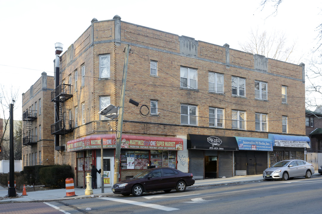 643-649 Elizabeth Ave in Newark, NJ - Building Photo