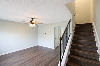 16 Hill Top Ln in Grand Prairie, TX - Foto de edificio - Building Photo