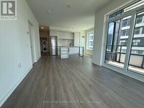 2495 Eglinton Ave W in Mississauga, ON - Building Photo - Building Photo