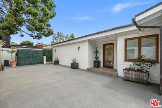 23018 Pacific Coast Hwy in Malibu, CA - Building Photo - Building Photo