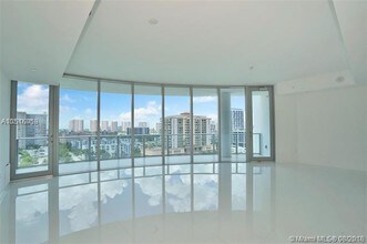17475 Collins Ave-Unit -704 in Sunny Isles Beach, FL - Building Photo - Building Photo