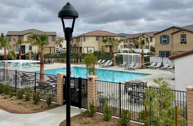 34495 Agave Dr in Winchester, CA - Foto de edificio - Building Photo