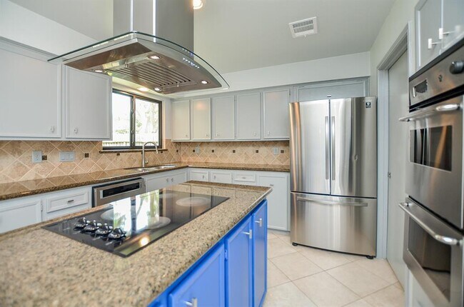 1702 Cherry Bend Dr