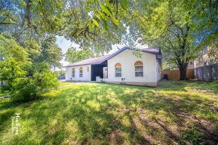 7500 Rio Pass in Austin, TX - Building Photo