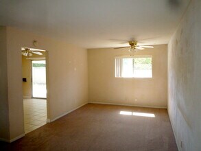 1121 S Hilda St in Anaheim, CA - Foto de edificio - Building Photo