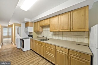 2537 S Broad St in Philadelphia, PA - Building Photo - Building Photo