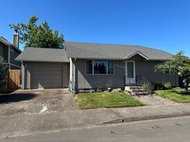 4490 Kalmia St in Springfield, OR - Building Photo