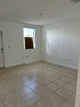 8001 W 36th Ave in Hialeah, FL - Building Photo - Building Photo