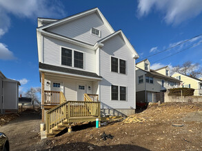 330 Pleasantview Ave in Bridgeport, CT - Building Photo - Building Photo