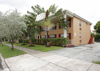 33-39 Salamanca Ave in Coral Gables, FL - Foto de edificio - Building Photo