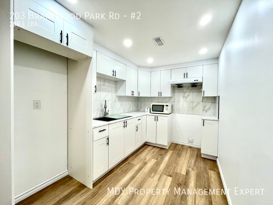 203 Brantwood Park Rd in Brantford, ON - Building Photo