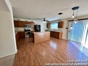 9114 Laguna Falls in San Antonio, TX - Building Photo - Building Photo