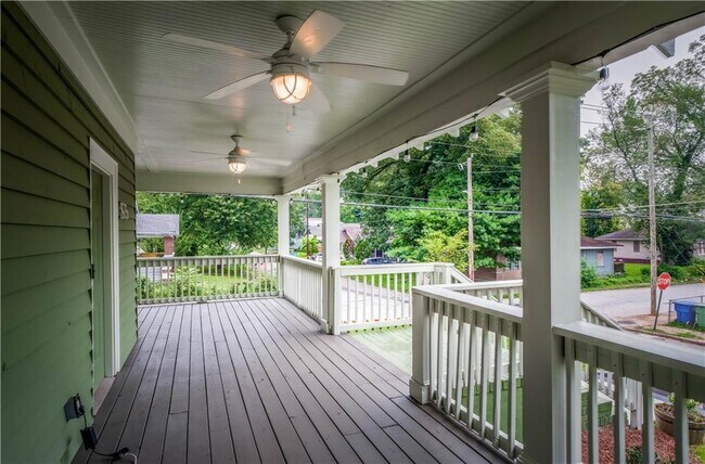 875 Oakhill Ave SW in Atlanta, GA - Building Photo - Building Photo