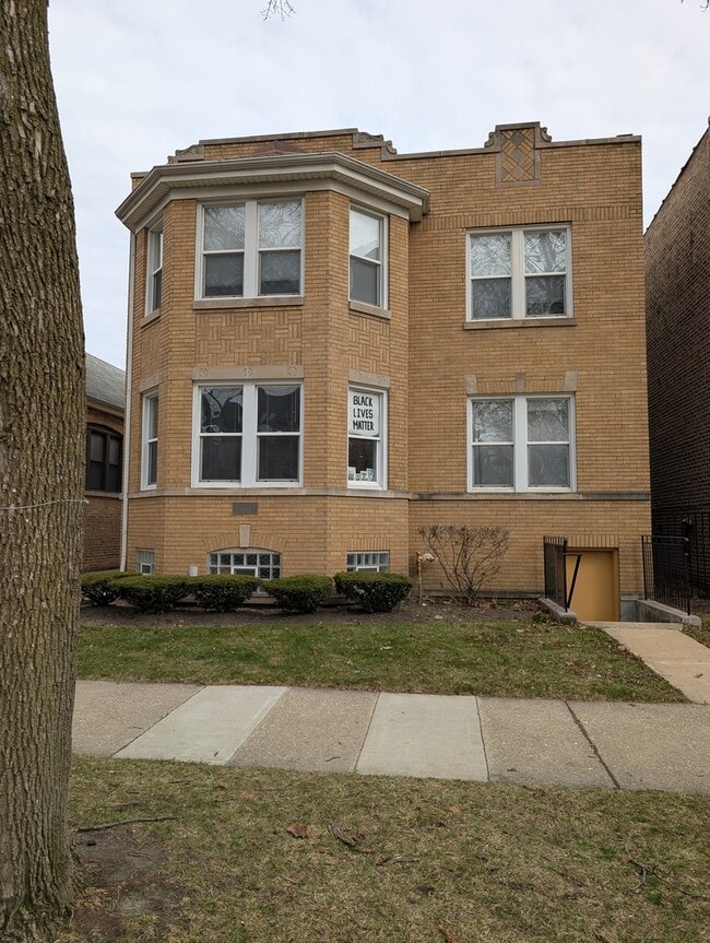 3836 W Cornelia Ave in Chicago, IL - Building Photo - Building Photo