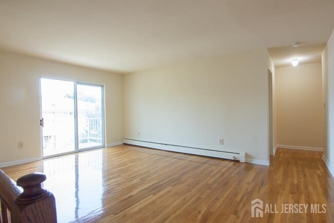 9 Koster Blvd in Edison, NJ - Building Photo - Building Photo