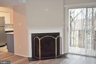 12121 Chaucer Ln in Woodbridge, VA - Building Photo