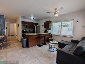 633 NE 16th Ave-Unit -3 in Fort Lauderdale, FL - Foto de edificio - Building Photo
