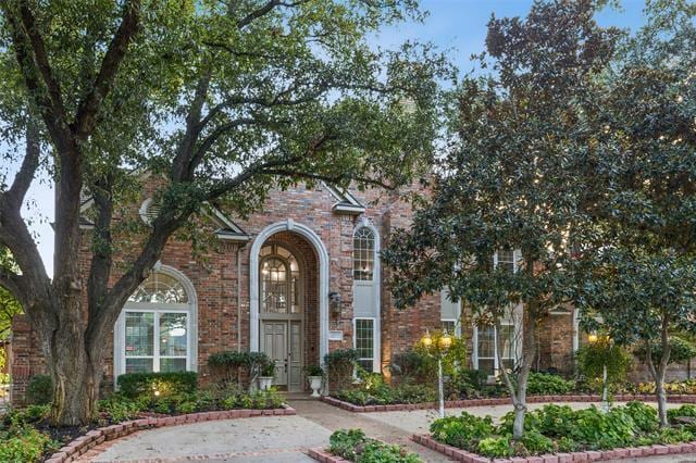 property at 5008 Bellerive Dr