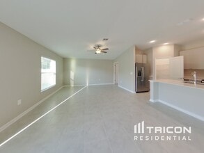 34028 Sky Blossom Cir in Leesburg, FL - Building Photo - Building Photo