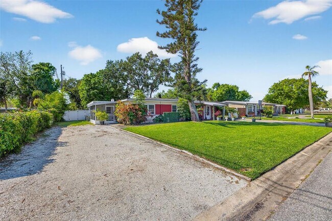 1760 75th Ave N in St. Petersburg, FL - Building Photo - Building Photo