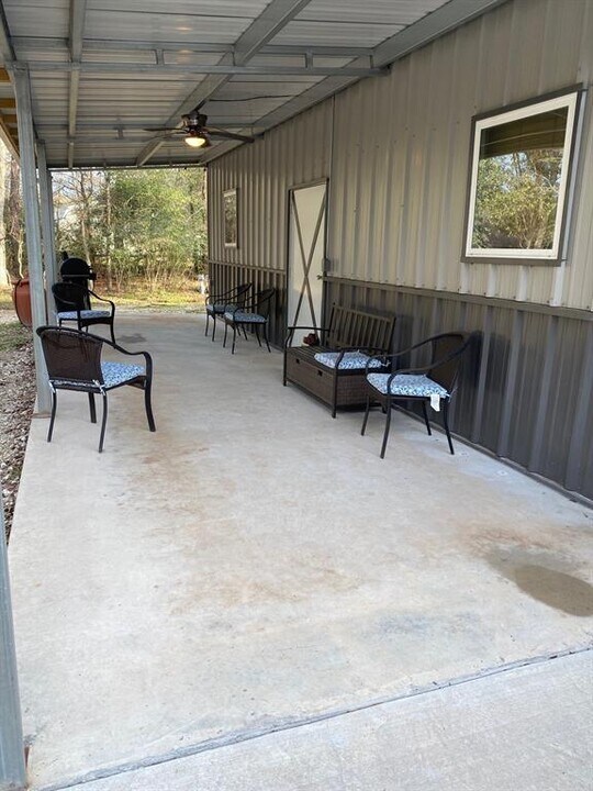 000 Old Conroe Rd in Conroe, TX - Building Photo