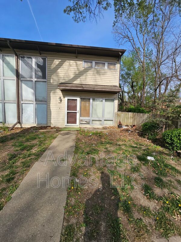property at 938 N 71 St
