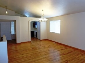 14354 S Debrian Way in Draper, UT - Building Photo - Building Photo