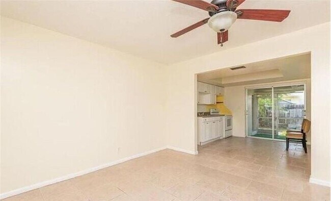 2061 NE 25th Ave-Unit -B in Pompano Beach, FL - Building Photo - Building Photo