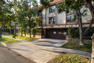 Condominium in North Hollywood, CA - Building Photo - Building Photo