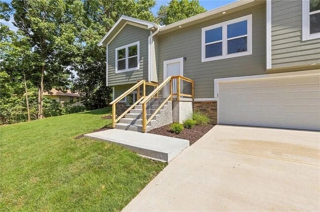 135 Cedar Ct in Warrensburg, MO - Building Photo - Building Photo