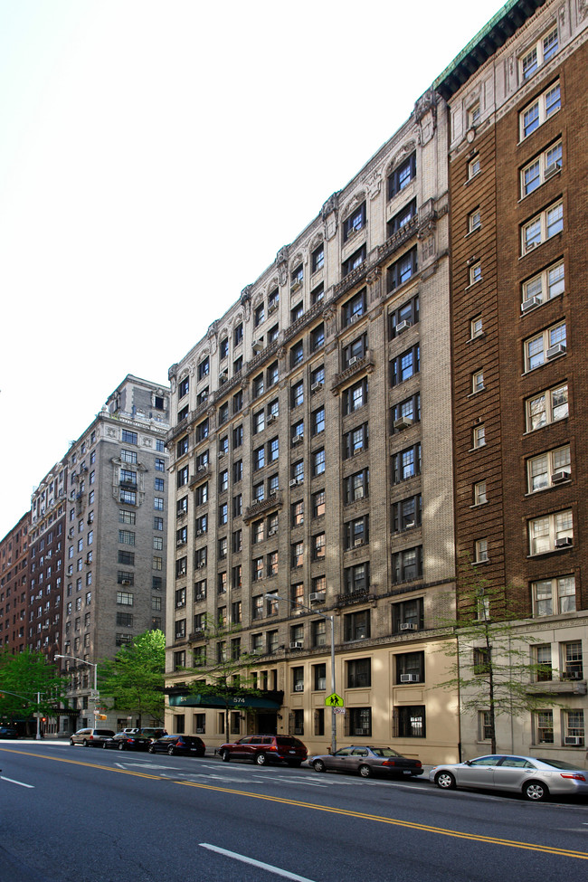 Chautauqua Apartments in New York, NY - Foto de edificio - Building Photo