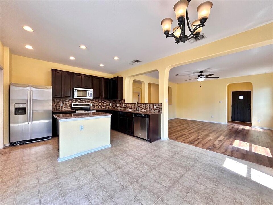 505 Willow Walk Dr in Pflugerville, TX - Building Photo