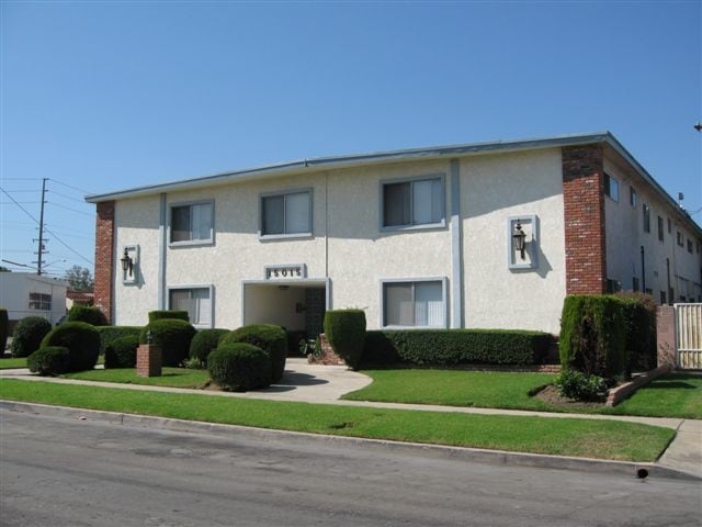 15015 Gramercy Pl in Gardena, CA - Foto de edificio