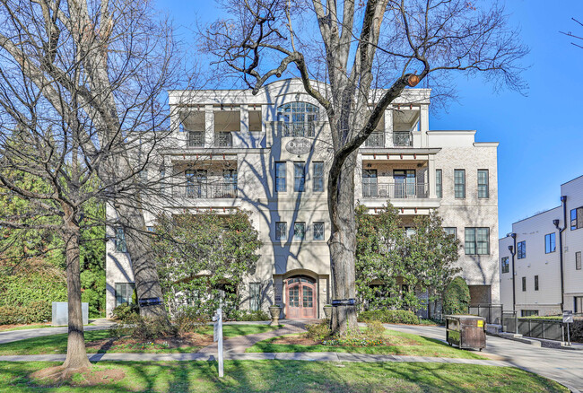 626 Queens Rd in Charlotte, NC - Foto de edificio - Building Photo