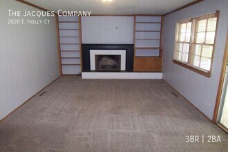 2020 E Holly Ct in Springfield, MO - Building Photo - Building Photo