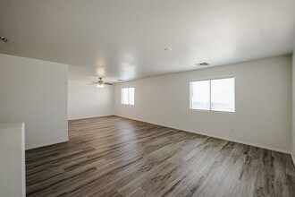 10751 W Coolidge St in Phoenix, AZ - Building Photo - Building Photo