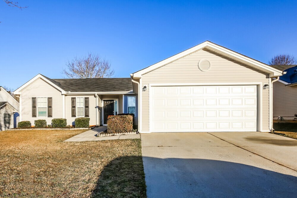 495 Amelia Grove Ln SE in Lawrenceville, GA - Building Photo