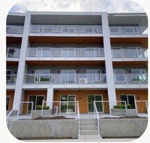 880 Saucier Av in Kelowna, BC - Building Photo