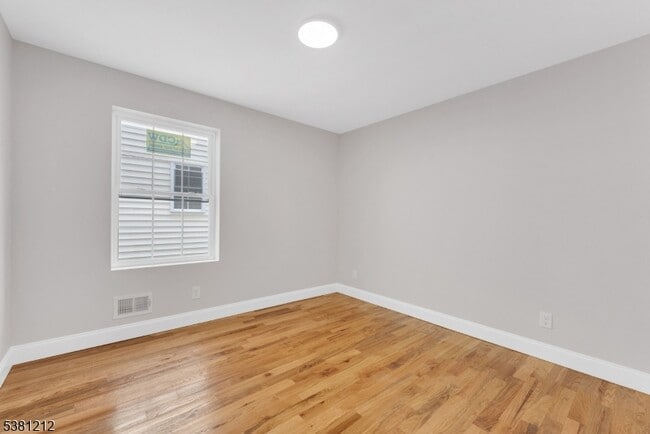 138 Milford Ave in Newark, NJ - Foto de edificio - Building Photo