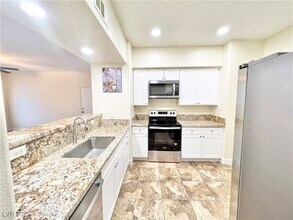 8000 W Badura Ave in Las Vegas, NV - Foto de edificio - Building Photo