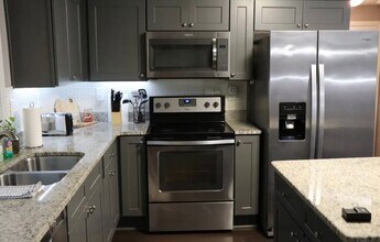 1058 Hubbard St SW in Atlanta, GA - Building Photo - Building Photo