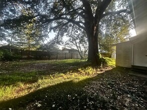 30121 Julia St in Albany, LA - Building Photo - Building Photo