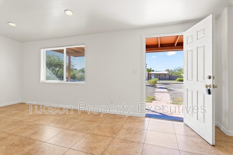 227 E Waverly St in Tucson, AZ - Building Photo