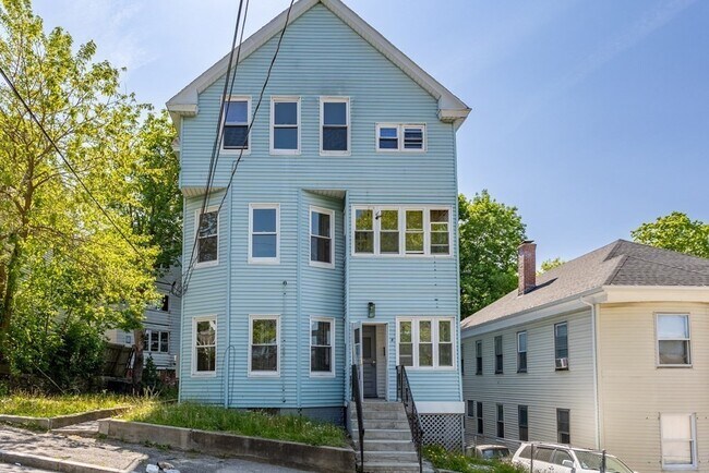 8 Delaware St in Worcester, MA - Building Photo - Building Photo