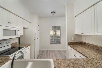3245 Cypress Glen Way in Naples, FL - Building Photo - Building Photo
