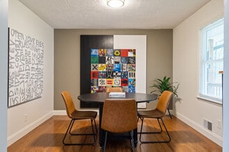 306 Jason Ct in Woodstock, GA - Foto de edificio - Building Photo