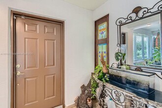 6890 SW 51st St in Miami, FL - Building Photo - Building Photo