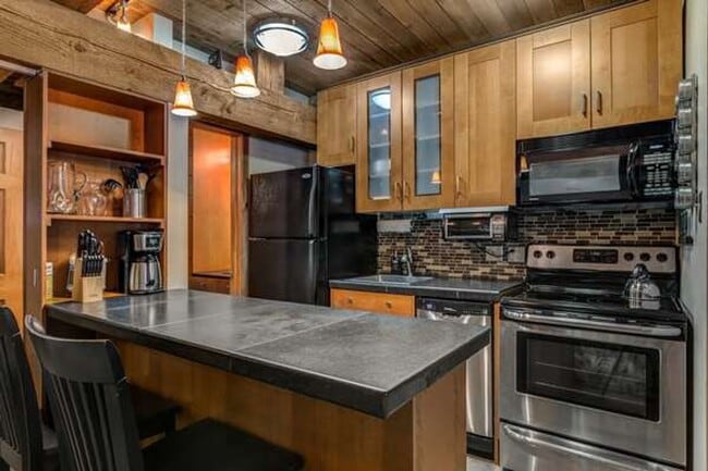 31500 Runaway Pl in Steamboat Springs, CO - Building Photo - Building Photo