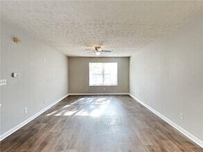 8304 Fairington Village Dr in Stonecrest, GA - Building Photo - Building Photo